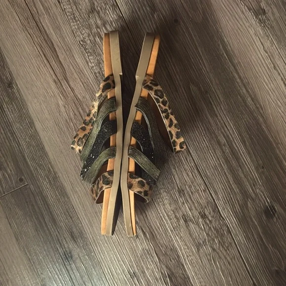 Very G Roya Flat Sandals - Picture 6 of 6